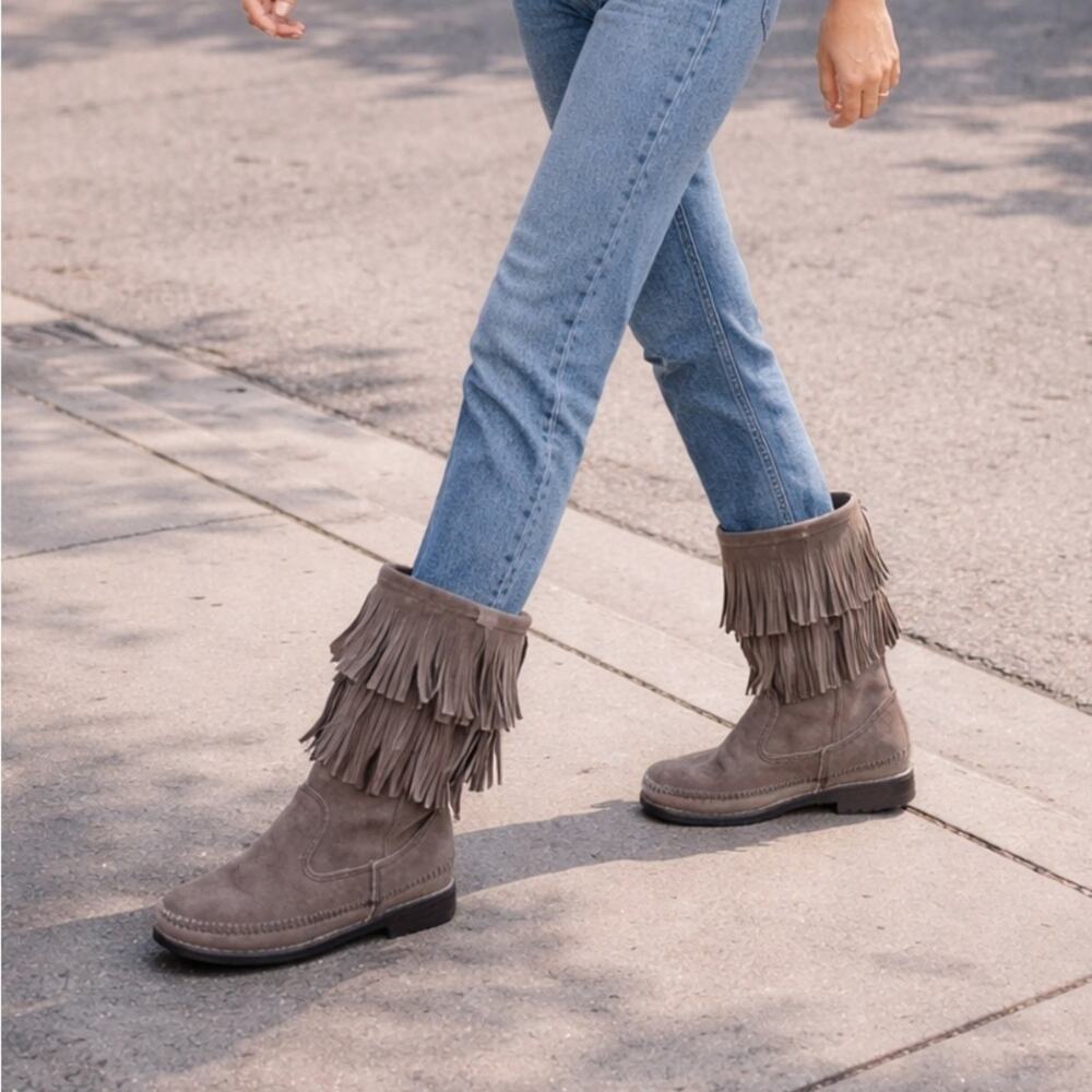 NWOB Minnetonka Gray Suede Fringe Moccasin Boots Women’s Size 5 Boho Western
